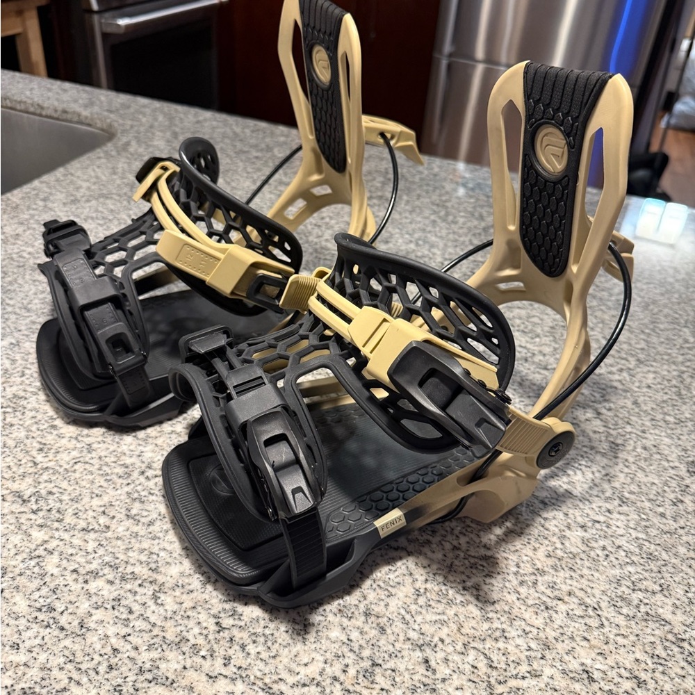 Flow Fenix Tan and Black gradient Snowboard Bindings